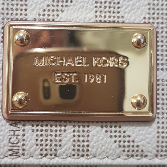 Michael Kors Monogram Wallet - Picture 1 of 4